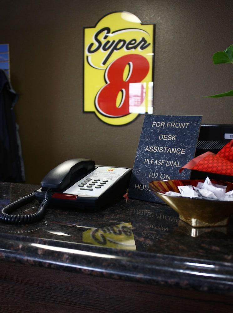 Super 8 By Wyndham Jamestown Bagian luar foto