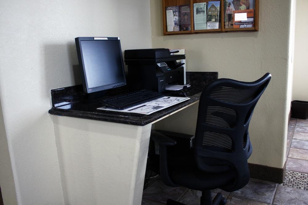 Super 8 By Wyndham Jamestown Bagian luar foto