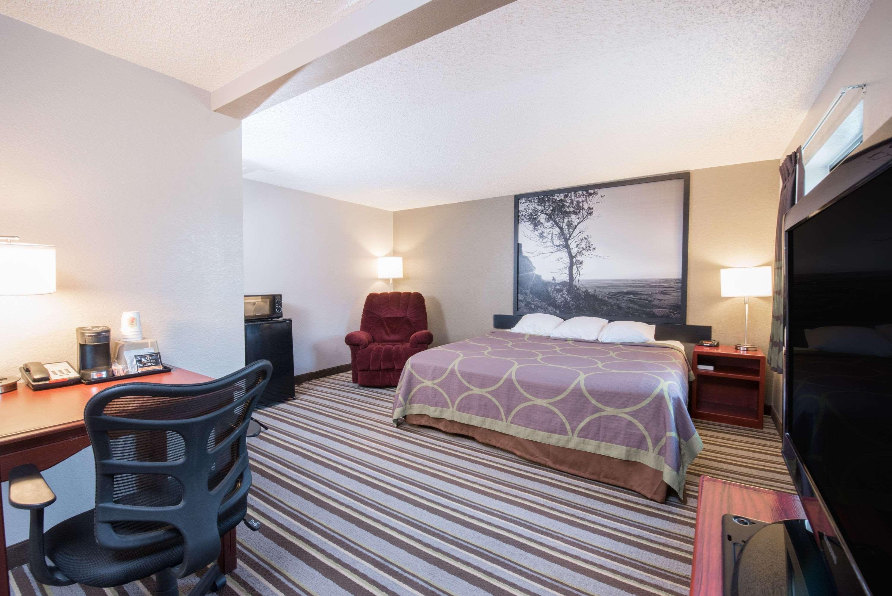 Super 8 By Wyndham Jamestown Bagian luar foto