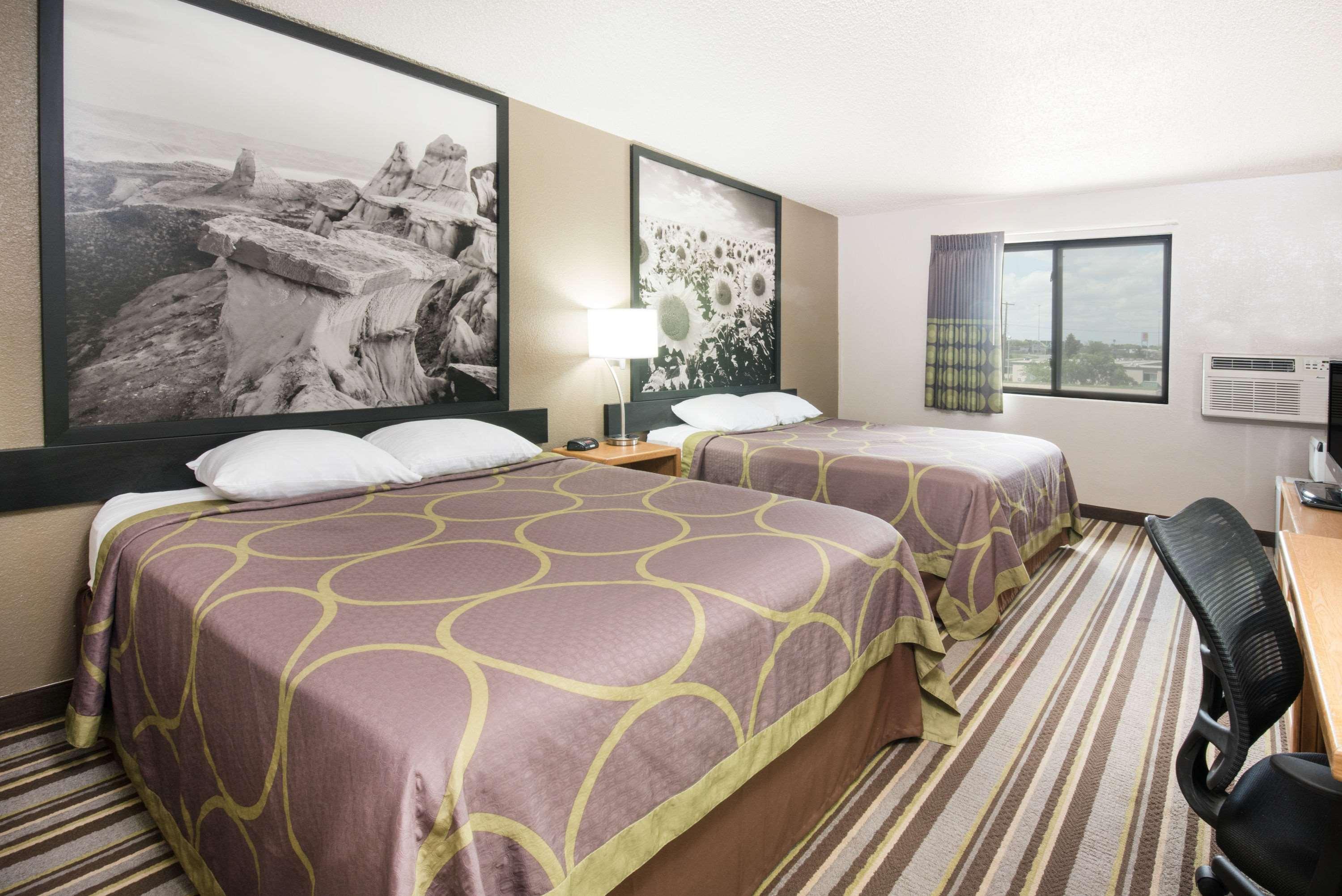 Super 8 By Wyndham Jamestown Bagian luar foto