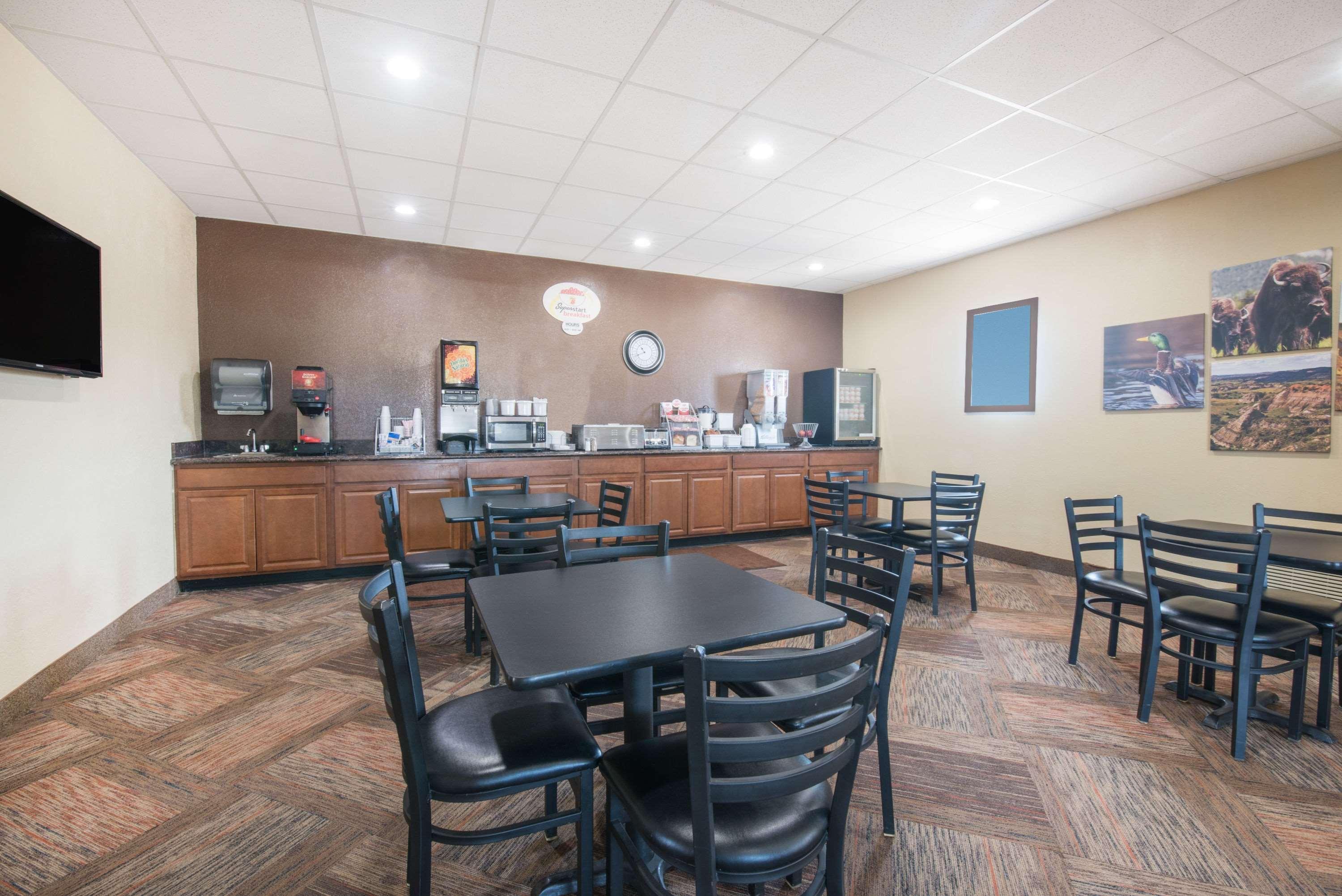 Super 8 By Wyndham Jamestown Bagian luar foto