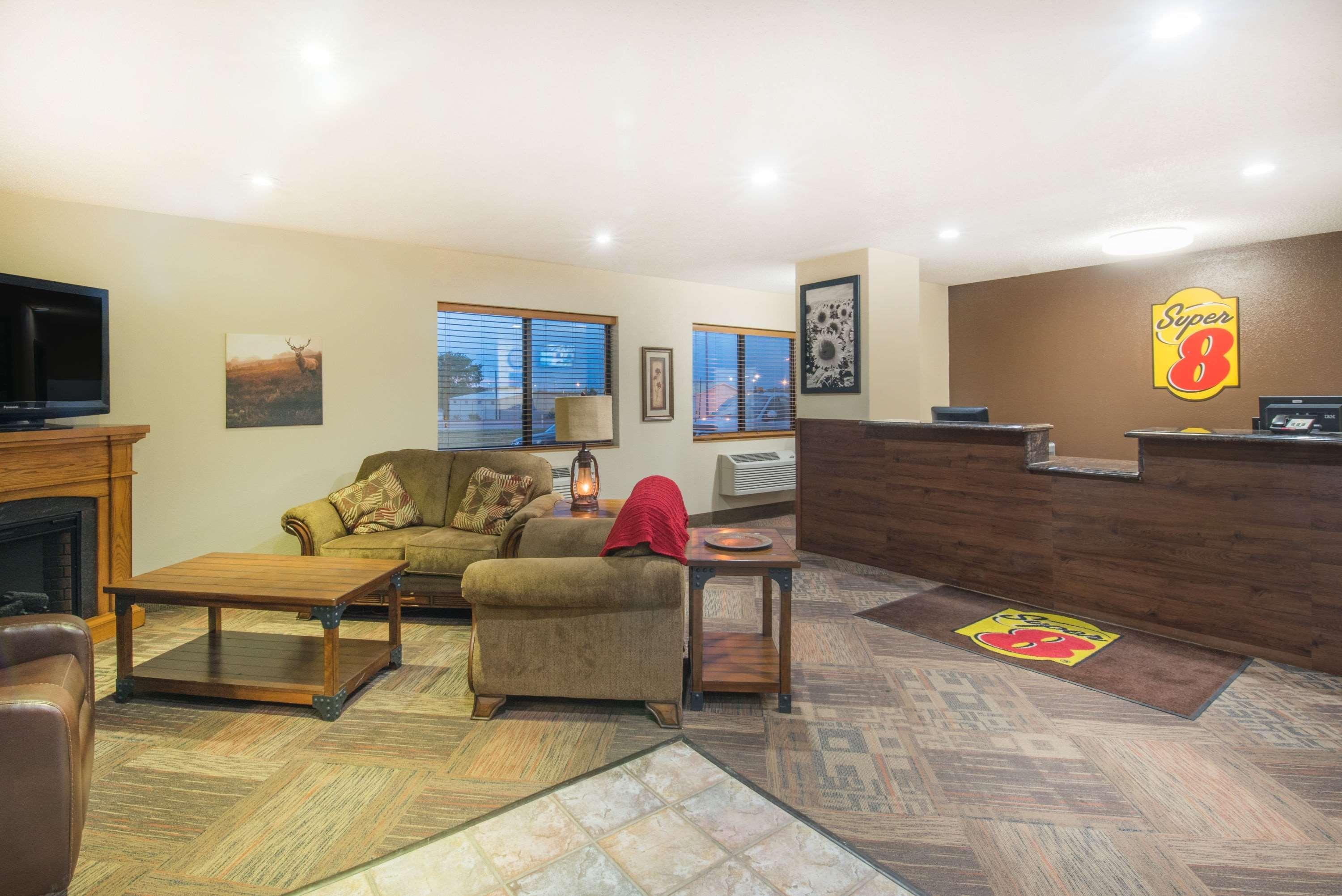 Super 8 By Wyndham Jamestown Bagian luar foto