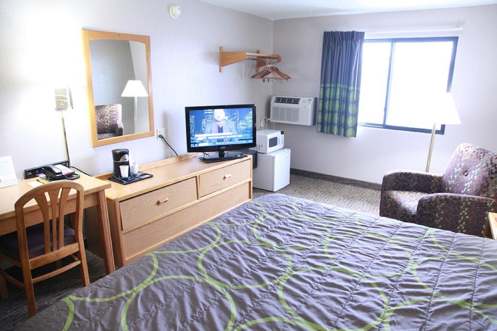 Super 8 By Wyndham Jamestown Ruang foto