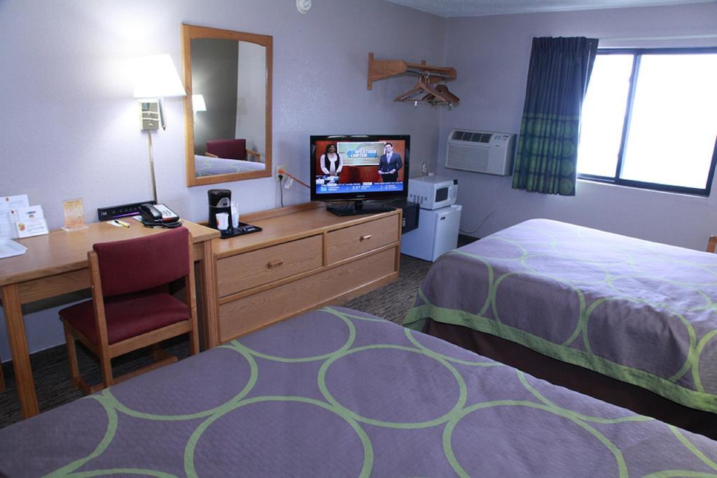Super 8 By Wyndham Jamestown Ruang foto